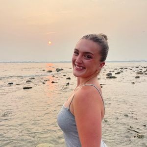 Meet your Posher, Alexis